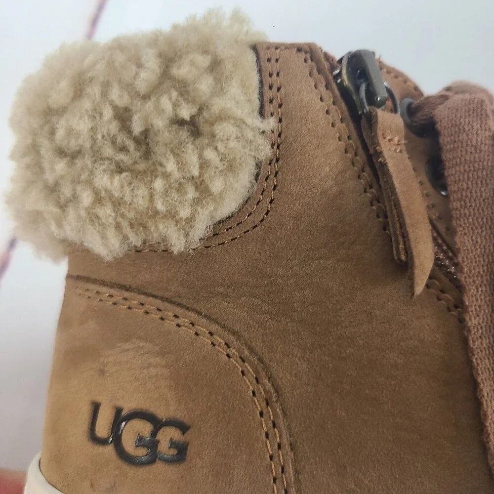 UGG Girls Pure Leather Lace Up Zipper Sneaker Boots with‎ Wool Fur Size 5
